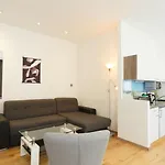 Apartments In Vienna Near Schoenbrunn & Westbahnhof - Keyless Check-In
