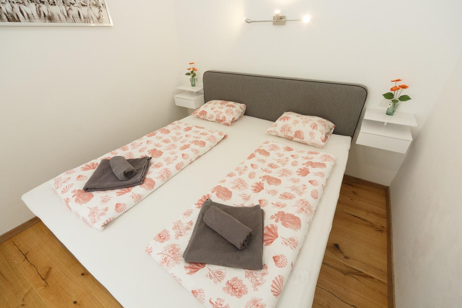 In Near Schoenbrunn & Westbahnhof - Keyless Check-in Apartment *