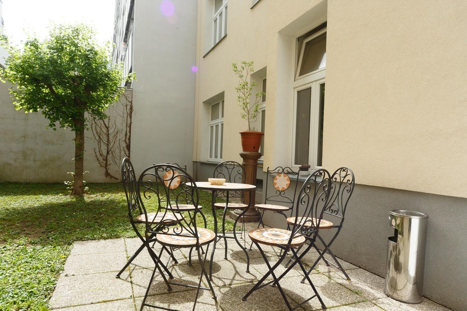 In Near Schoenbrunn & Westbahnhof - Keyless Check-in Vienna